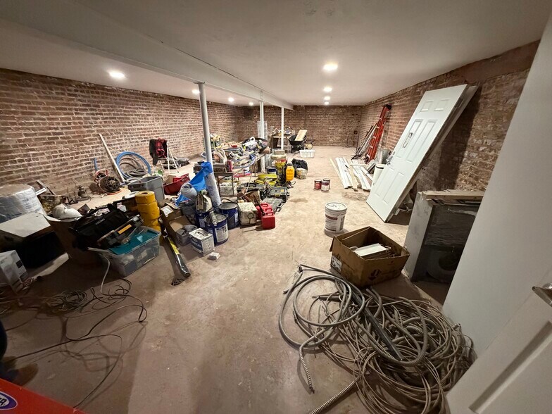 More Photos Of 4136 Grand Ave, Omaha Storefront For Lease