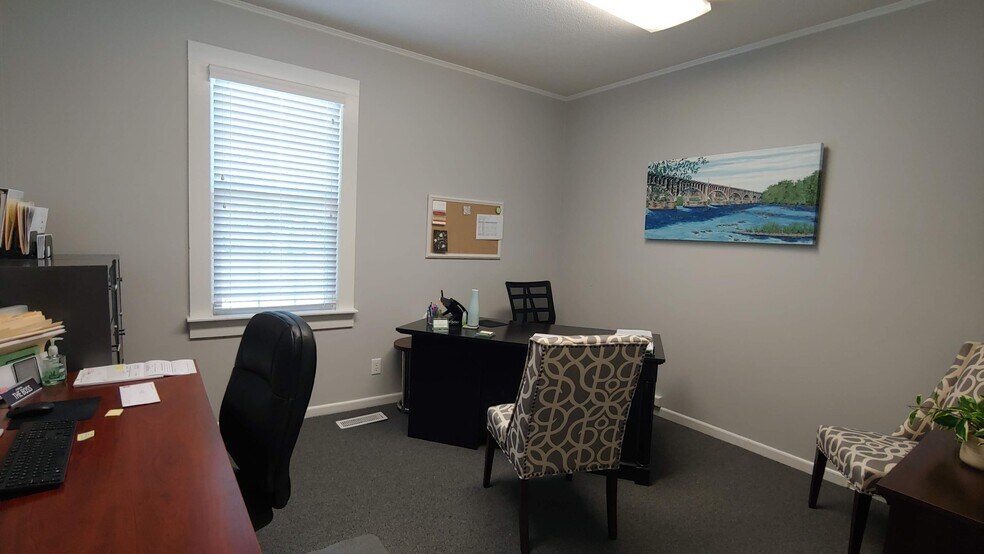 More Photos Of 407 W Main St, Lexington Office For Lease