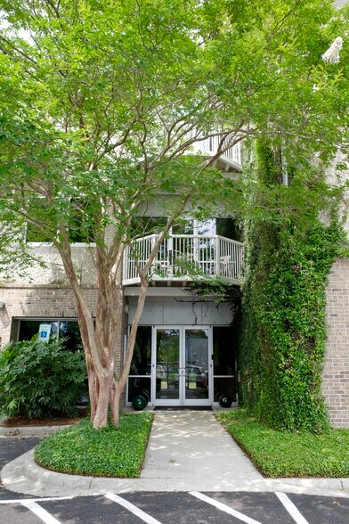 More Photos Of 2018 Eastwood Rd, Wilmington Office For Lease