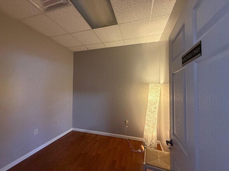 More Photos Of 720 S Washington St, Bunker Hill General Retail For Sale