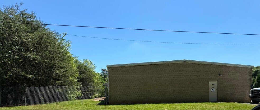 More Photos Of 994 Rhyne Rd, Clover Light Manufacturing For Sale