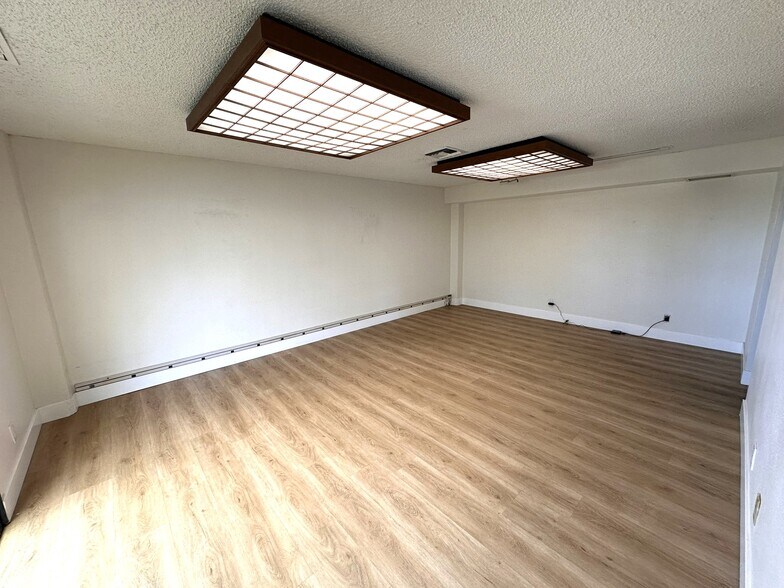 More Photos Of 7546 Trade St, San Diego Manufacturing For Lease