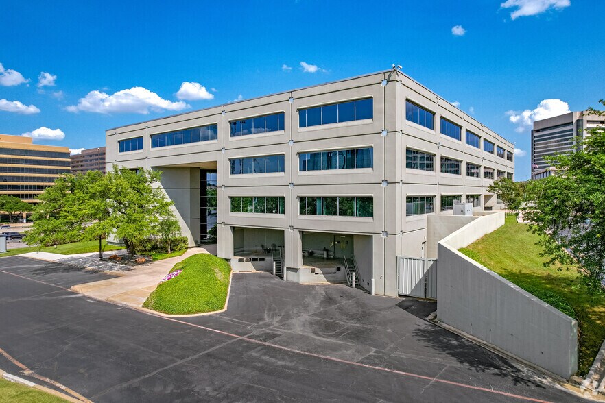 More Photos Of 130 E John Carpenter Fwy, Irving Office For Lease