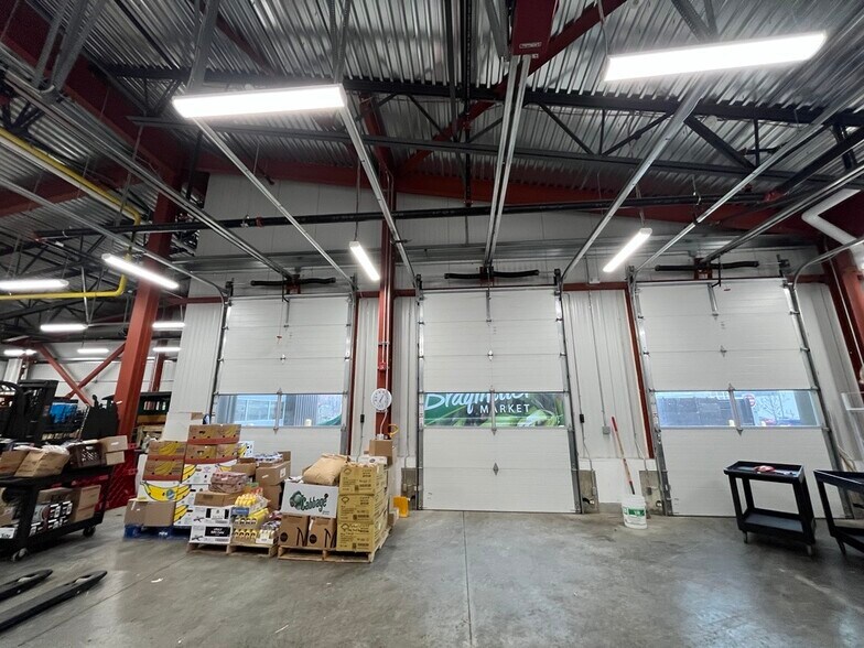 More Photos Of 225 Ellicott St, Buffalo Supermarket For Sale