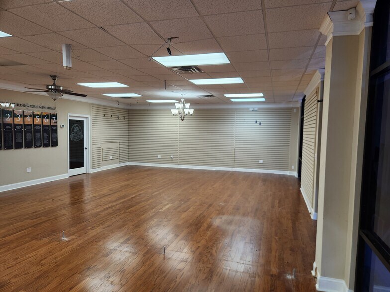 More Photos Of 1420 Mcfarland Blvd, Northport Unknown For Lease