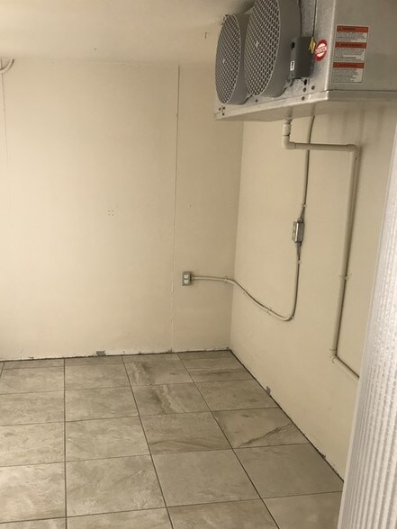 More Photos Of 7635 Ley Rd, Houston Freestanding For Sale