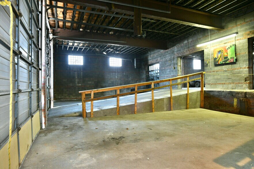 More Photos Of 944 W Rayen Ave, Youngstown Industrial For Sale
