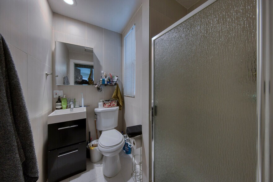 More Photos Of 1060-1062 Sutter St, San Francisco Apartments For Sale