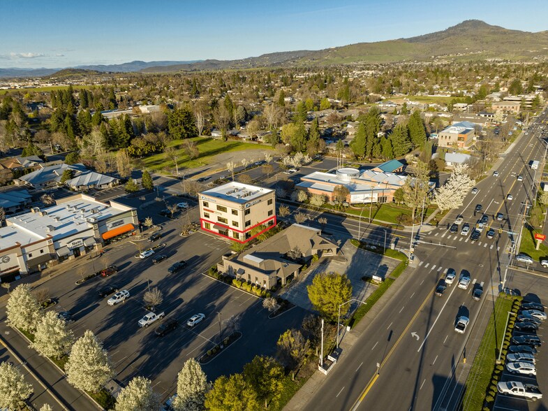 More Photos Of 1301 Poplar Dr, Medford Medical For Lease