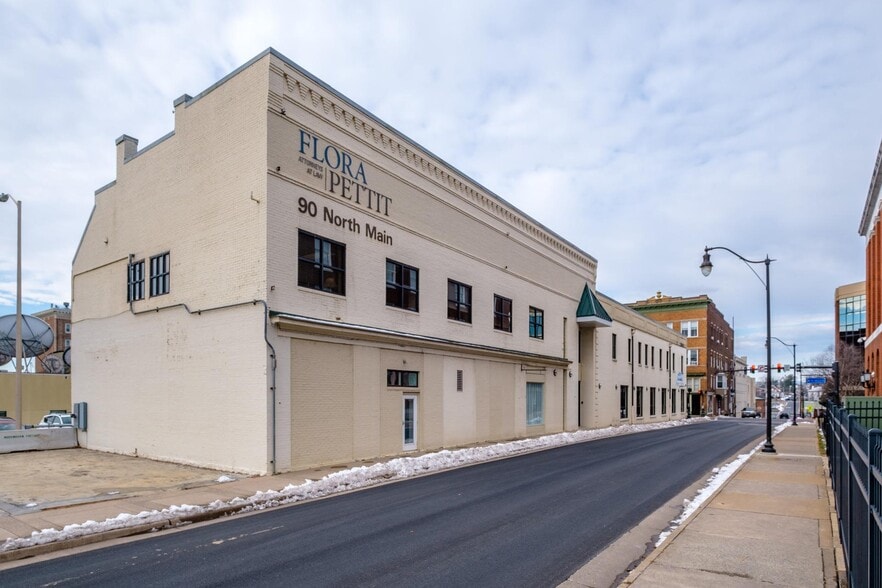 More Photos Of 90 N Main St, Harrisonburg Office For Sale