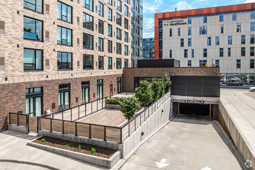 More Photos Of 615 S 8th St, Minneapolis Apartments For Lease