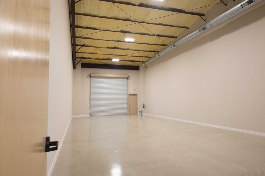 More Photos Of 720 S Bell Blvd, Cedar Park Warehouse For Lease
