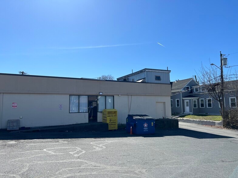 More Photos Of 510 Main St, Woburn Freestanding For Lease