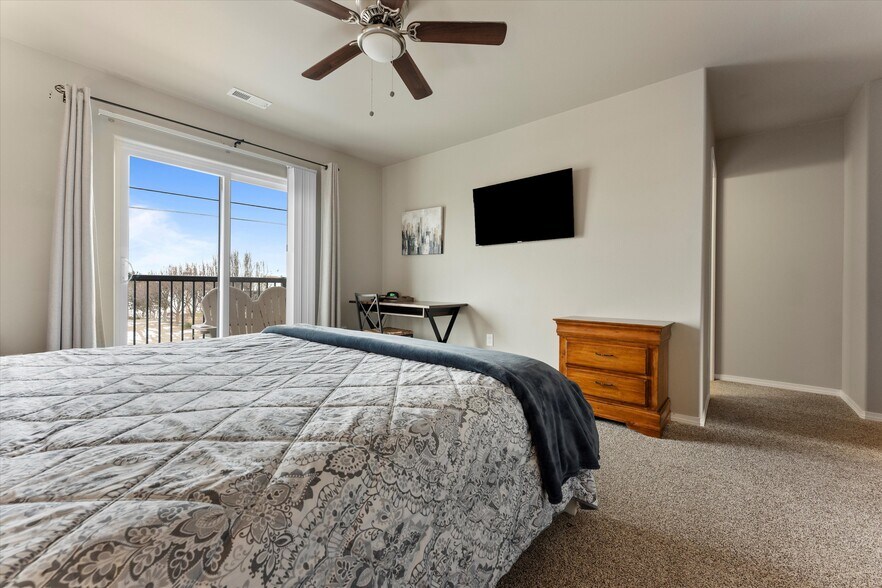 More Photos Of 2729 W Marina Dr, Moses Lake Apartments For Sale