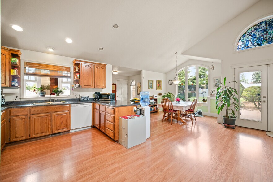 More Photos Of 14547 Thayer Rd, Oregon City Congregate Senior Housing For Sale