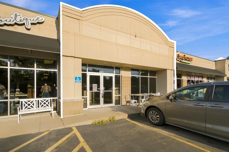 More Photos Of 3441 Devils Glen Rd, Bettendorf Storefront For Lease