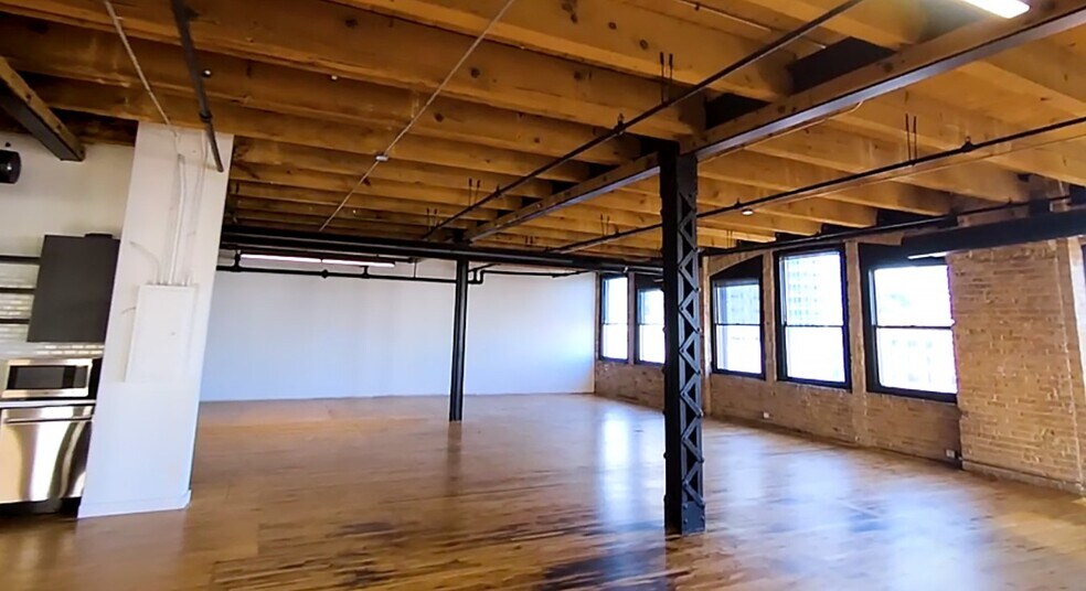 More Photos Of 213 W institute Pl, Chicago Loft Creative Space For Lease