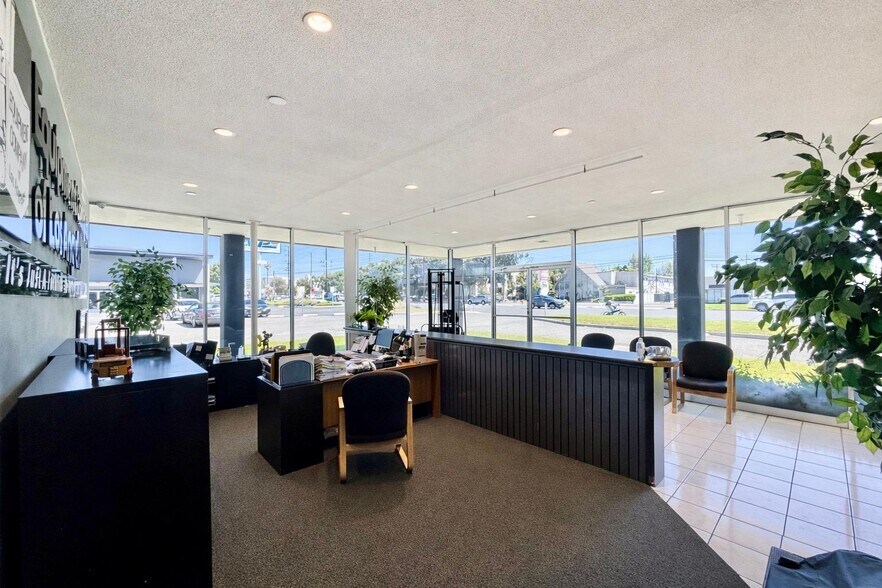 More Photos Of 1005 E Orangethorpe Ave, Anaheim Warehouse For Sale