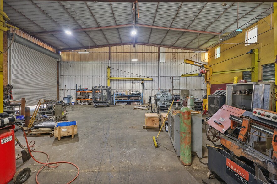 More Photos Of 16911 Pickering Rd, Conroe Warehouse For Sale