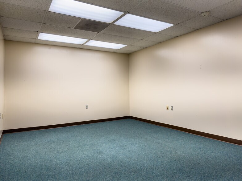 More Photos Of 1679 E State Route 29, Urbana Showroom For Sale
