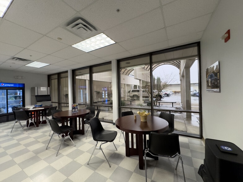 More Photos Of 4300-4356 Caterpillar Rd, Redding Manufacturing For Sale