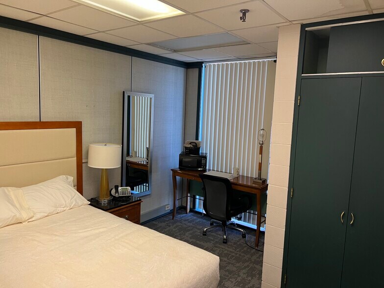 More Photos Of 136 Center St, Old Town Office For Sale