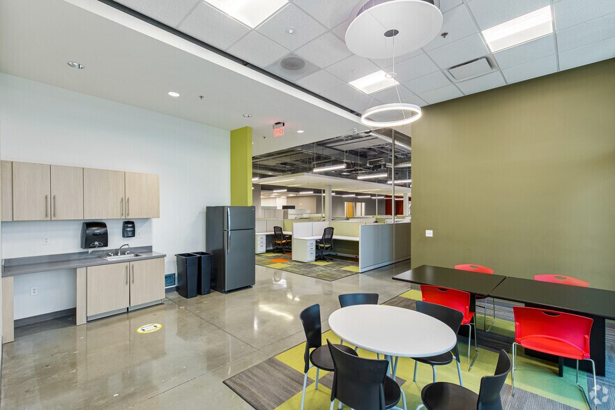 More Photos Of 5475 S Decatur Blvd, Las Vegas Research And Development For Lease