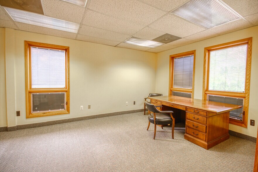 More Photos Of 509 Stillwells Corner Rd, Freehold Medical For Lease