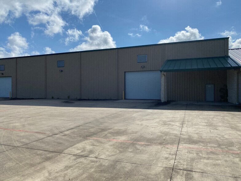 More Photos Of 18050 Kieth Harrow Blvd, Houston Warehouse For Lease