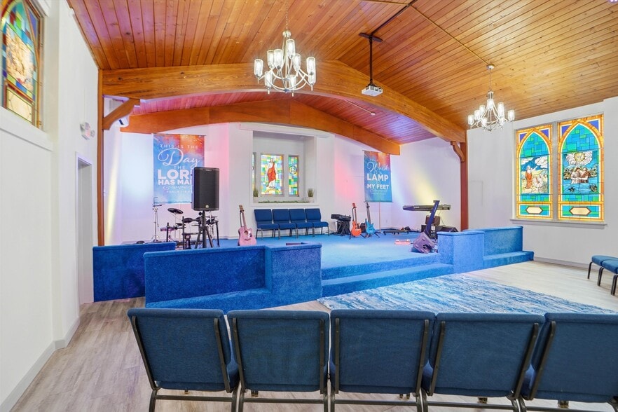 More Photos Of 8075 Lone Star Rd, Jacksonville Religious Facility For Sale