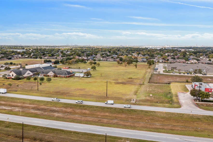 More Photos Of 9601 Fairmont Parkway, La Porte Land For Sale