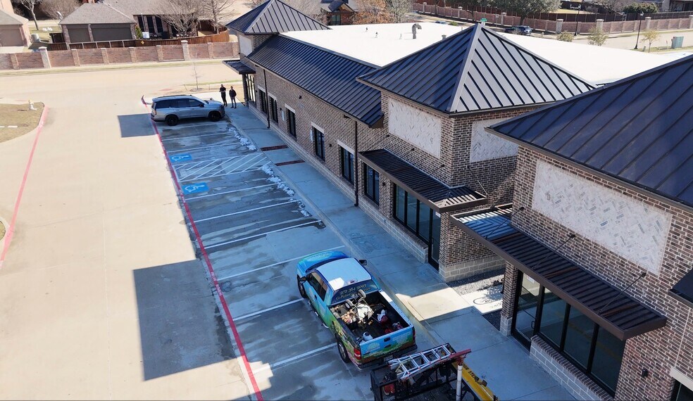 More Photos Of 10555 N County Rd, Frisco Showroom For Lease