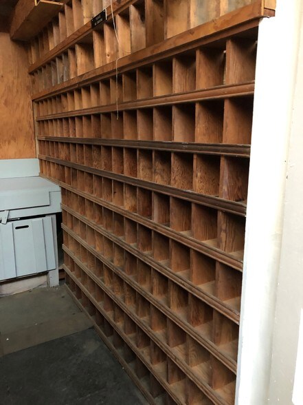 More Photos Of 9820 1/2 Belmont St, Bellflower Office For Lease