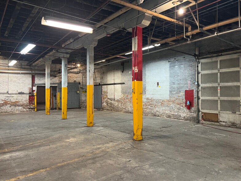 More Photos Of 1410-1440 N Kingsbury St, Chicago Manufacturing For Lease