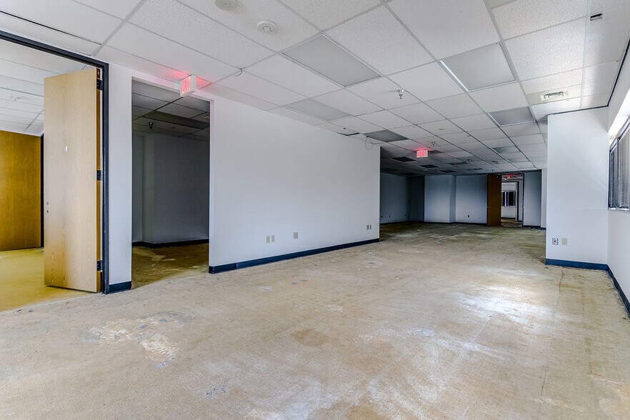 More Photos Of 2350 Valley View Ln, Dallas Loft Creative Space For Lease