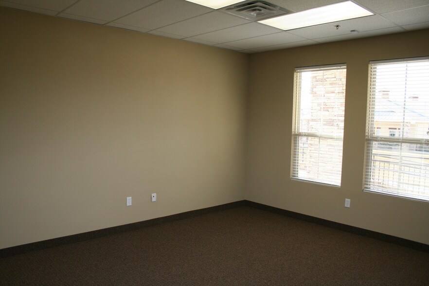 More Photos Of 1011 Surrey Ln, Flower Mound Office For Lease