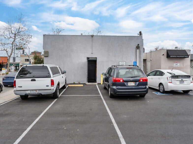More Photos Of 400-408 Main St, El Segundo Storefront For Lease