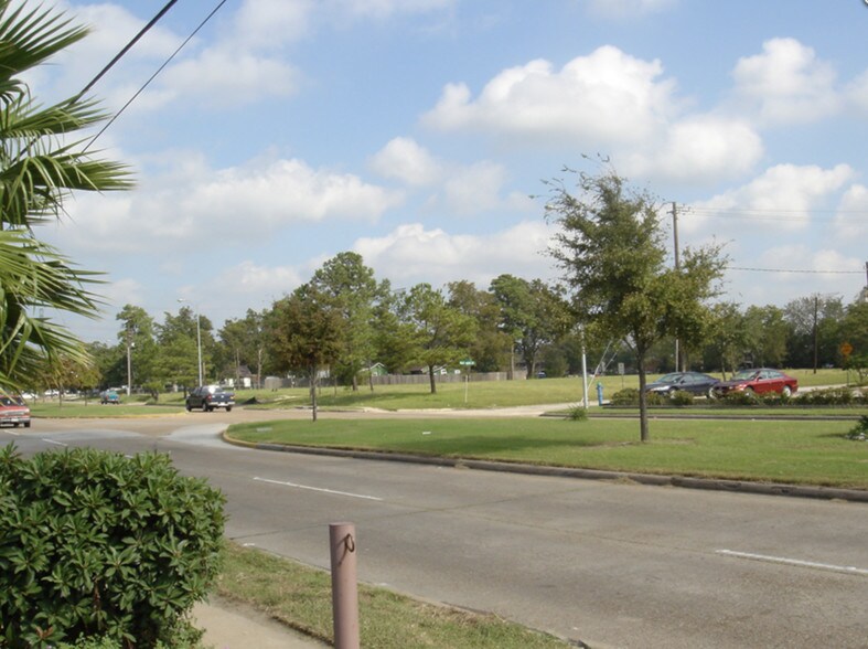More Photos Of 2800 Mangum Rd, Houston Land For Lease