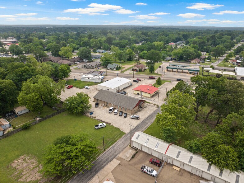 More Photos Of 107 E 11th St, Mount Pleasant Office For Sale