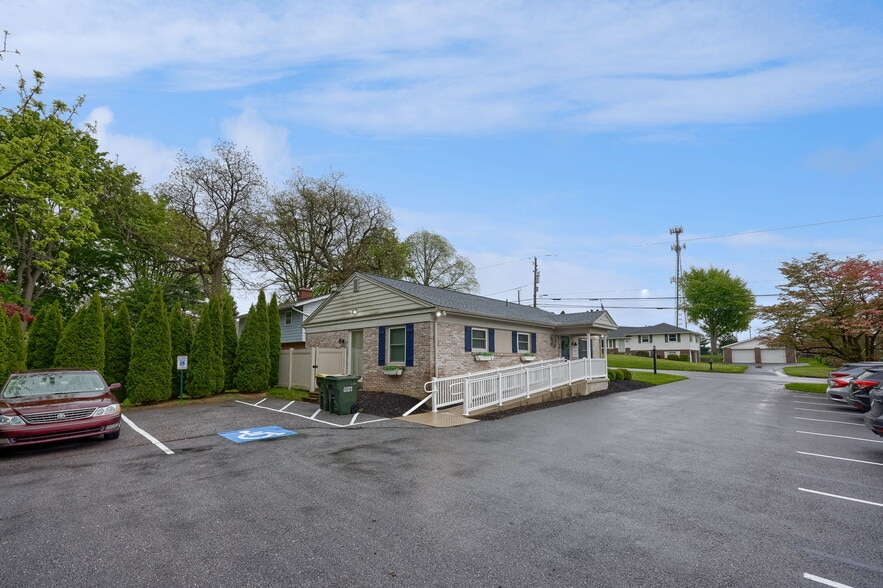 More Photos Of 825 Eden Rd, Lancaster Medical For Sale