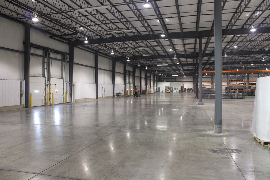 More Photos Of 715 East St, Grinnell Distribution For Lease