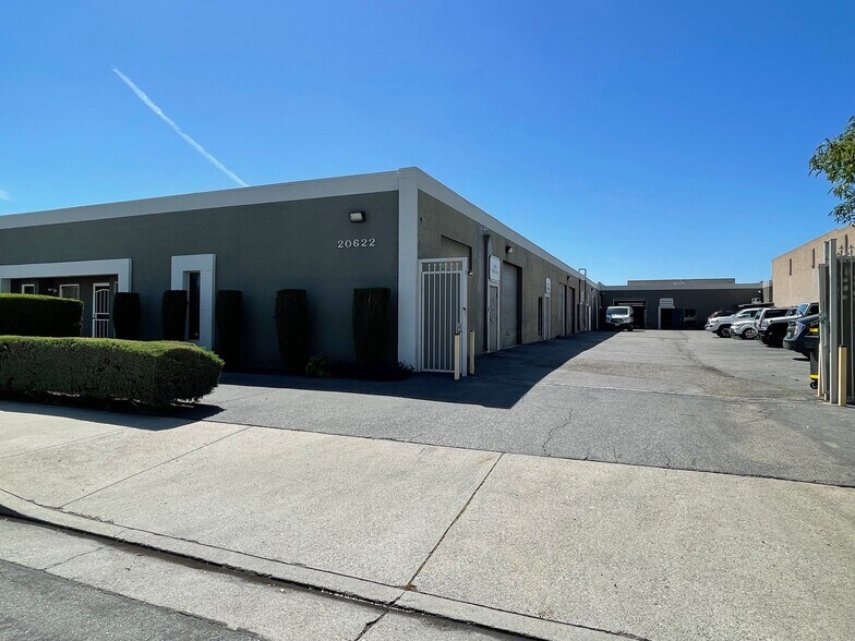 More Photos Of 20620-20622 Superior St, Chatsworth Warehouse For Lease