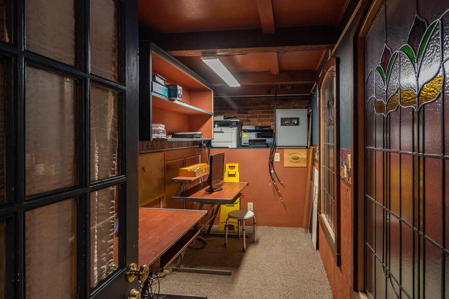 More Photos Of 115 NE Locust St, Oakland Restaurant For Sale