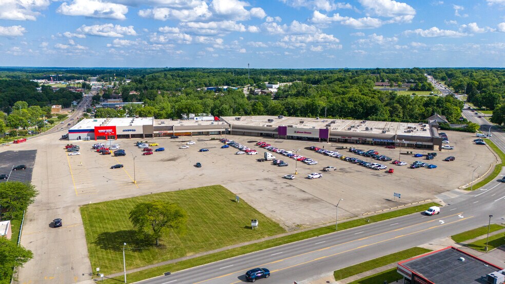 More Photos Of 602-606 Taywood Rd, Englewood Unknown For Lease