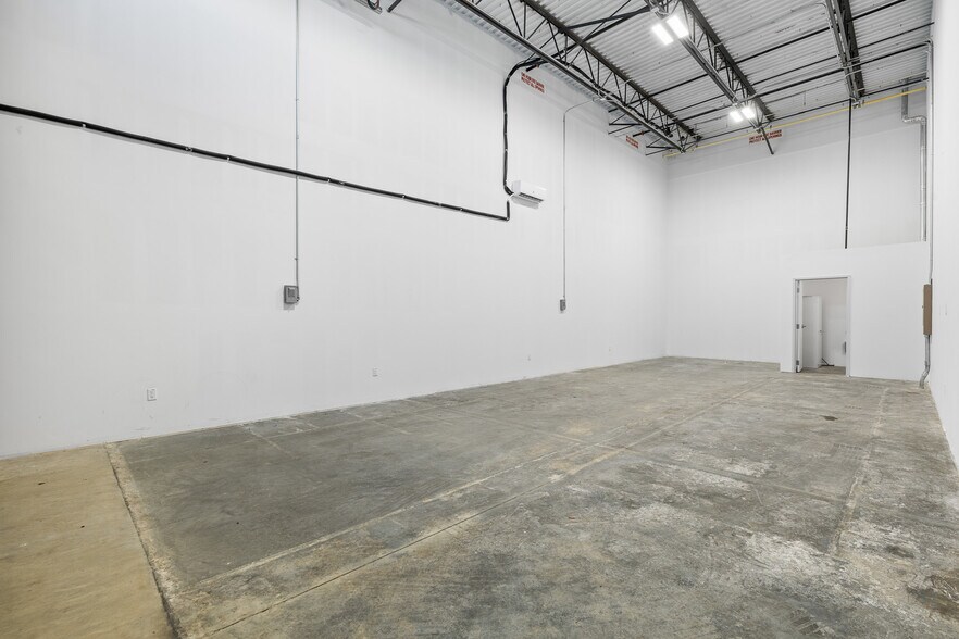 More Photos Of 1111 N 34th St, Tampa Self Storage For Sale