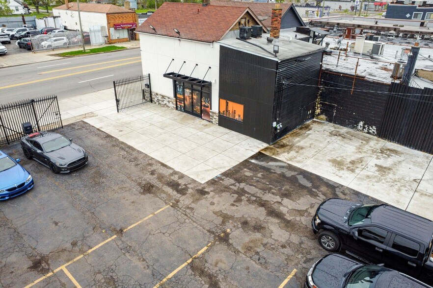 More Photos Of 19420 W Warren Ave, Detroit Auto Dealership For Sale