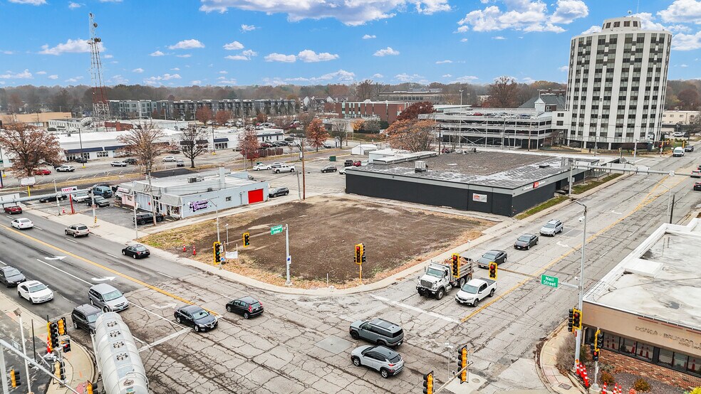 More Photos Of 401 S Neil St, Champaign Land For Lease