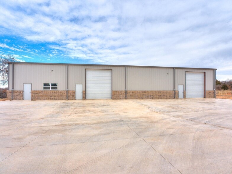 More Photos Of 1736 Red Oak Lane, Guthrie Warehouse For Sale