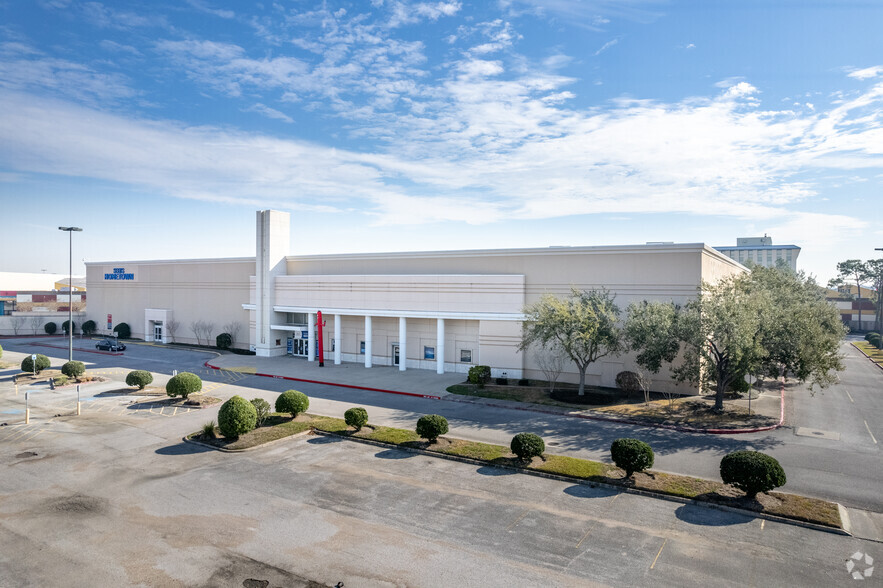 Primary Photo Of 999 Pasadena Blvd, Pasadena Department Store For Sale