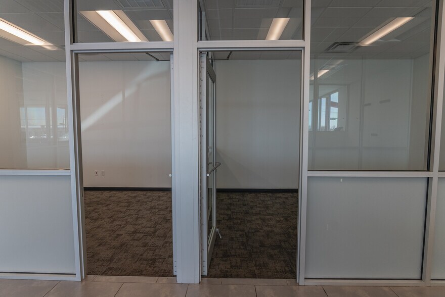 More Photos Of 911 SW 59th St, Oklahoma City Auto Dealership For Sale